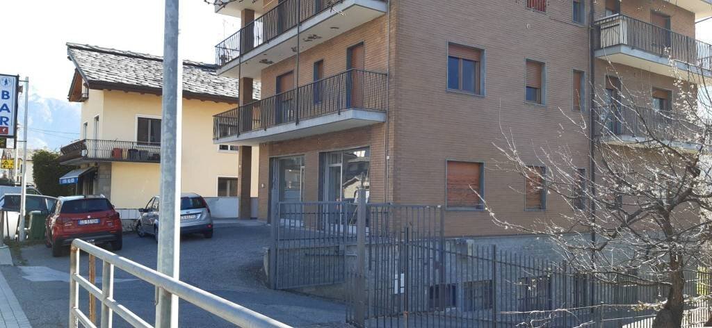 Facciata - Negozio Frazione Saint Maurice, 58, Sarre - foto 3