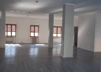 Interno non residenziale - Negozio Frazione Saint Maurice, 58, Sarre - foto 2