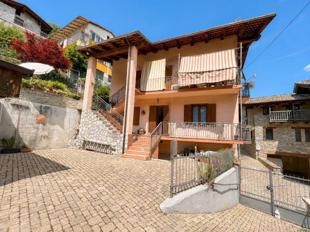 Facciata - Appartamento via Fontana, 20, Roccaforte Mondovì - foto 1