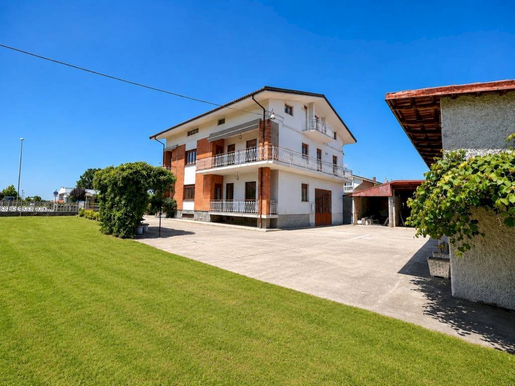 Giardino - Villa via Cuneo, 17, Castelletto Stura - foto 1