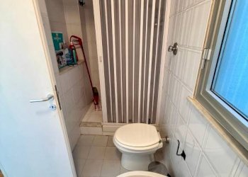 Bagno - Bilocale via Federico Confalonieri, 3, Genova (zona Sestri Ponente) - foto 13