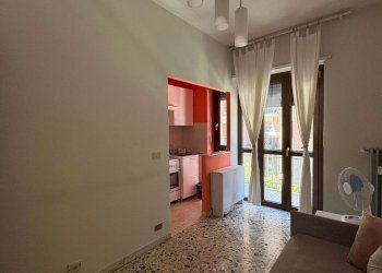 zona giorno/notte - Appartamento via Ormea, 34, Torino (zona San Salvario) - foto 9
