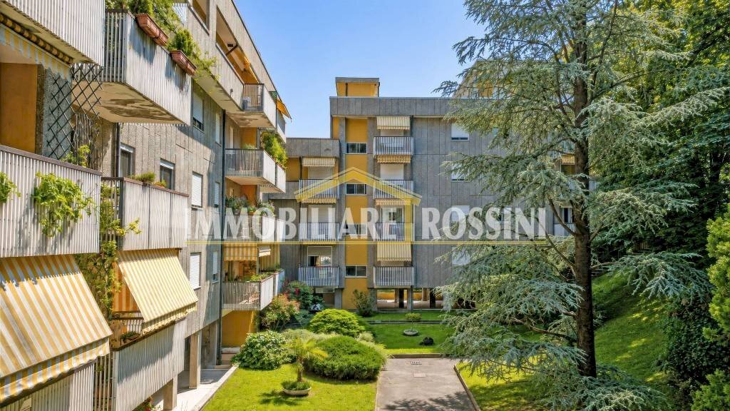 Facciata - Trilocale via Fra' Galgario, 12B, Varese (zona Montello) - foto 1