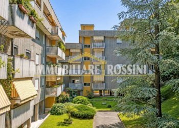 Facciata - Trilocale via Fra' Galgario, 12B, Varese (zona Montello) - foto 1