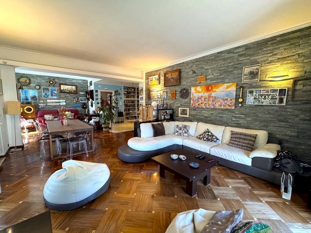 Salone - Appartamento viale Ammiraglio Giorgio des Geneys, 18, Genova (zona Quarto) - foto 1