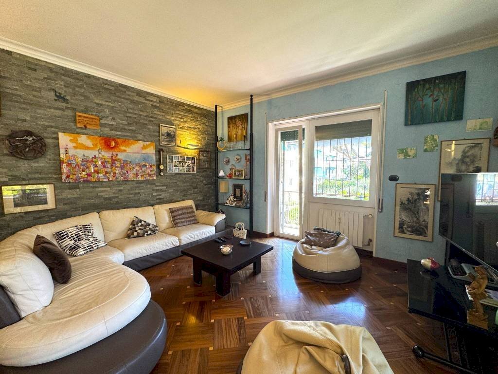 Salone - Appartamento viale Ammiraglio Giorgio des Geneys, 18, Genova (zona Quarto) - foto 3