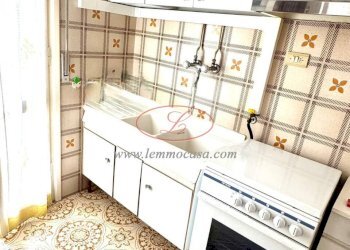 cucina con porta finestra - Trilocale Via Diano Castello 29, Diano Marina - foto 14