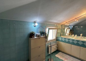 bagno mansardato - Villa Viale Vittorio Veneto 35, Imperia - photo 18