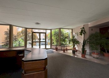 Ingresso condominio - Four-room apartment Via Morazzone Pier Francesco Mazzucchelli 21, Como - photo 4