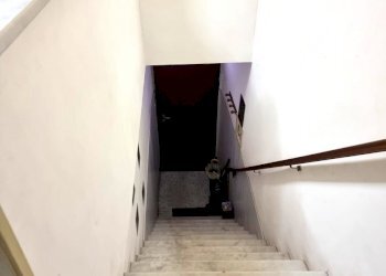 scala di ingresso - Three-room apartment Via Paolo Anfossi 66B, Genova (neighborhood Pontedecimo) - photo 3