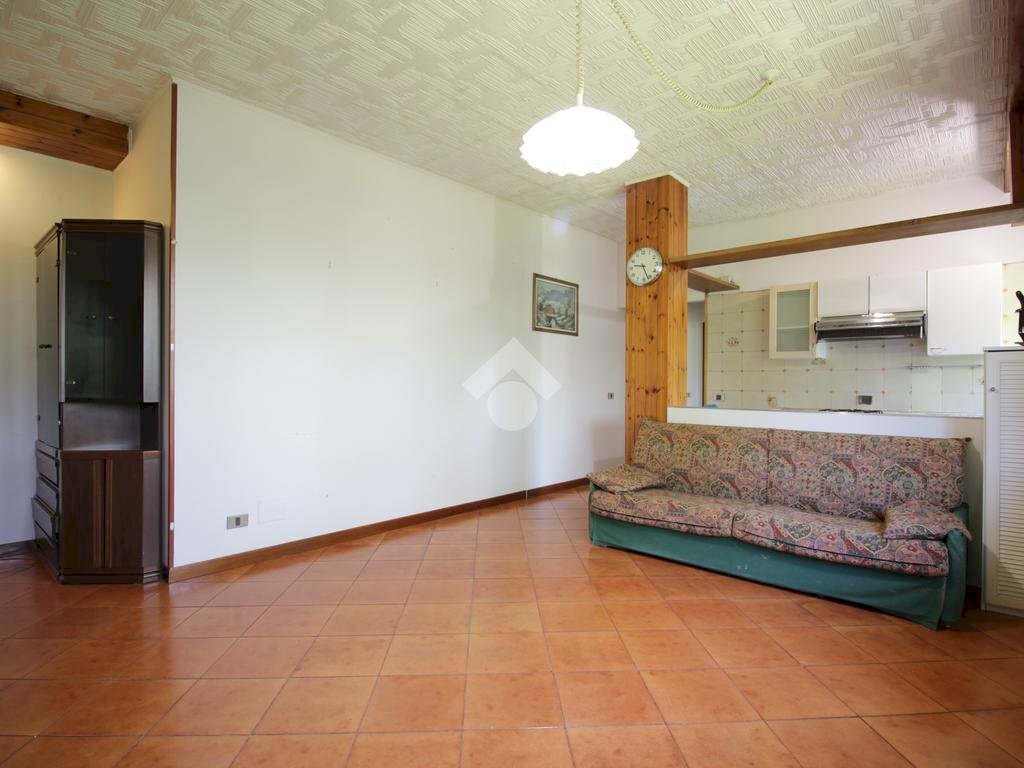 Four-room apartment Via Caduti di Melissa, Casalecchio di Reno - photo 2