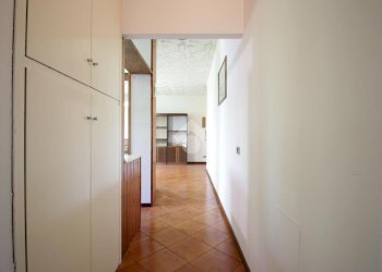 Four-room apartment Via Caduti di Melissa, Casalecchio di Reno - photo 8