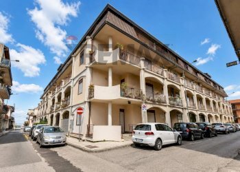 Edificio all\'aperto - Three-room apartment Via II Retta Di Ponente
 
295, Belpasso - photo 1