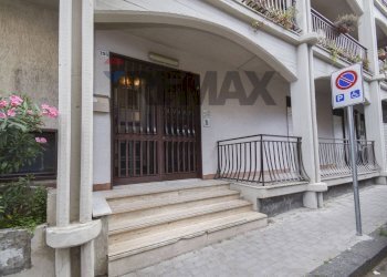 Edificio all\'aperto - Three-room apartment Via II Retta Di Ponente
 
295, Belpasso - photo 3