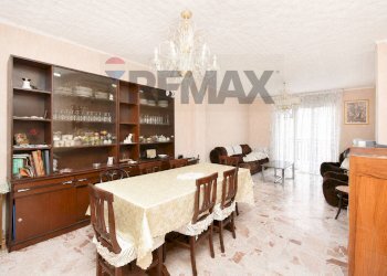 Sala da pranzo - Three-room apartment Via II Retta Di Ponente
 
295, Belpasso - photo 24