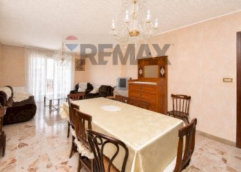 Sala da pranzo - Three-room apartment Via II Retta Di Ponente
 
295, Belpasso - photo 25