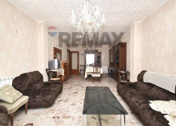 Sala da pranzo - Three-room apartment Via II Retta Di Ponente
 
295, Belpasso - photo 27