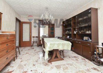 Sala da pranzo - Three-room apartment Via II Retta Di Ponente
 
295, Belpasso - photo 28