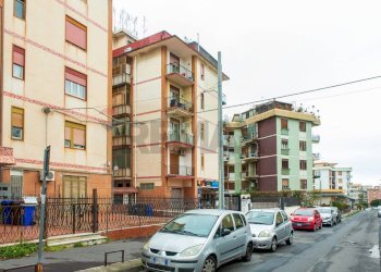 Edificio all\'aperto - Trilocale via madonna di fatima
 
44, Gravina di Catania - foto 3