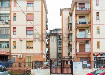 Edificio all\'aperto - Trilocale via madonna di fatima
 
44, Gravina di Catania - foto 4