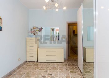 Camera / camera da letto - Trilocale via madonna di fatima
 
44, Gravina di Catania - foto 34