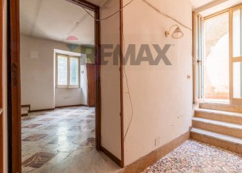 Hall / corridoio - Three-room apartment Piazza Cavalieri Vittorio Veneto
 
6, Ischia di Castro - photo 6