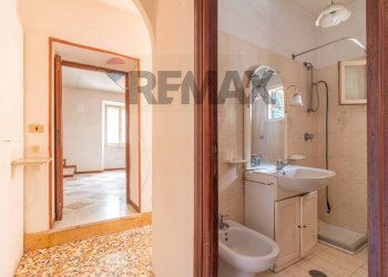 Bagno - Three-room apartment Piazza Cavalieri Vittorio Veneto
 
6, Ischia di Castro - photo 13