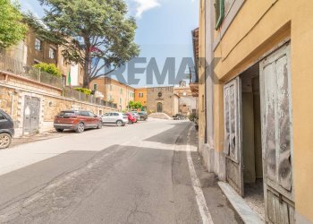 Edificio all\'aperto - Three-room apartment Piazza Cavalieri Vittorio Veneto
 
6, Ischia di Castro - photo 23
