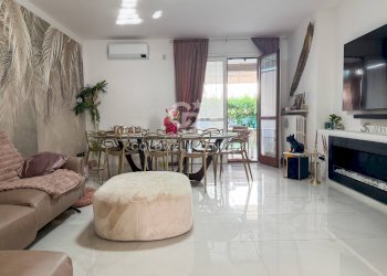 Soggiorno - Villa a Schiera via Tomaso Albinoni
 
33, Desenzano del Garda - foto 4