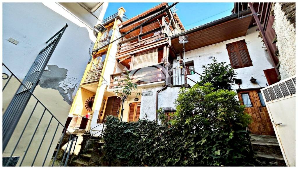 Facciata - Casa indipendente via Ungiasca, 1, Cossogno - foto 1