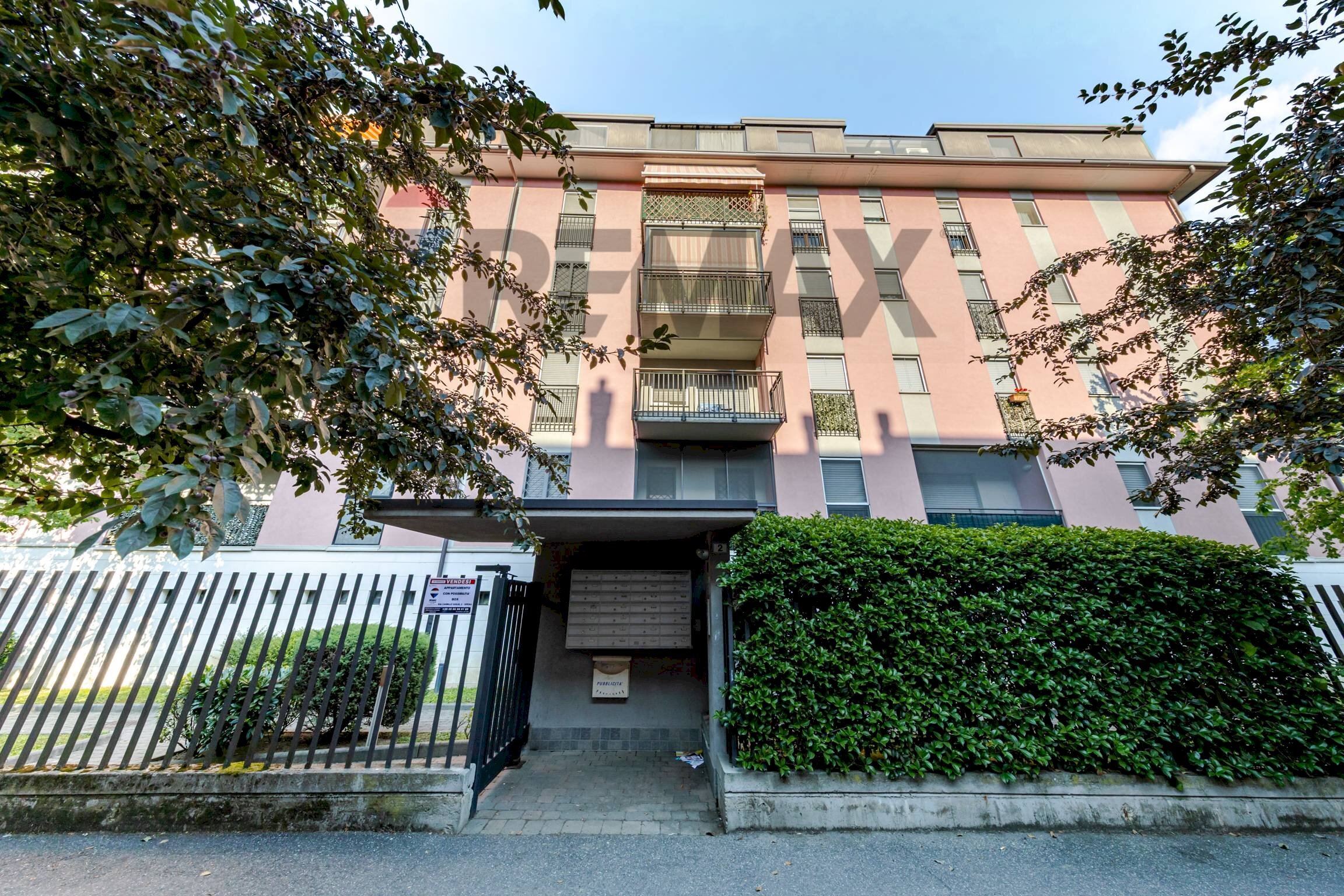 Edificio all\'aperto - Three-room apartment VIA CAMILLO GOLGI
 
2/B, Opera - photo 2