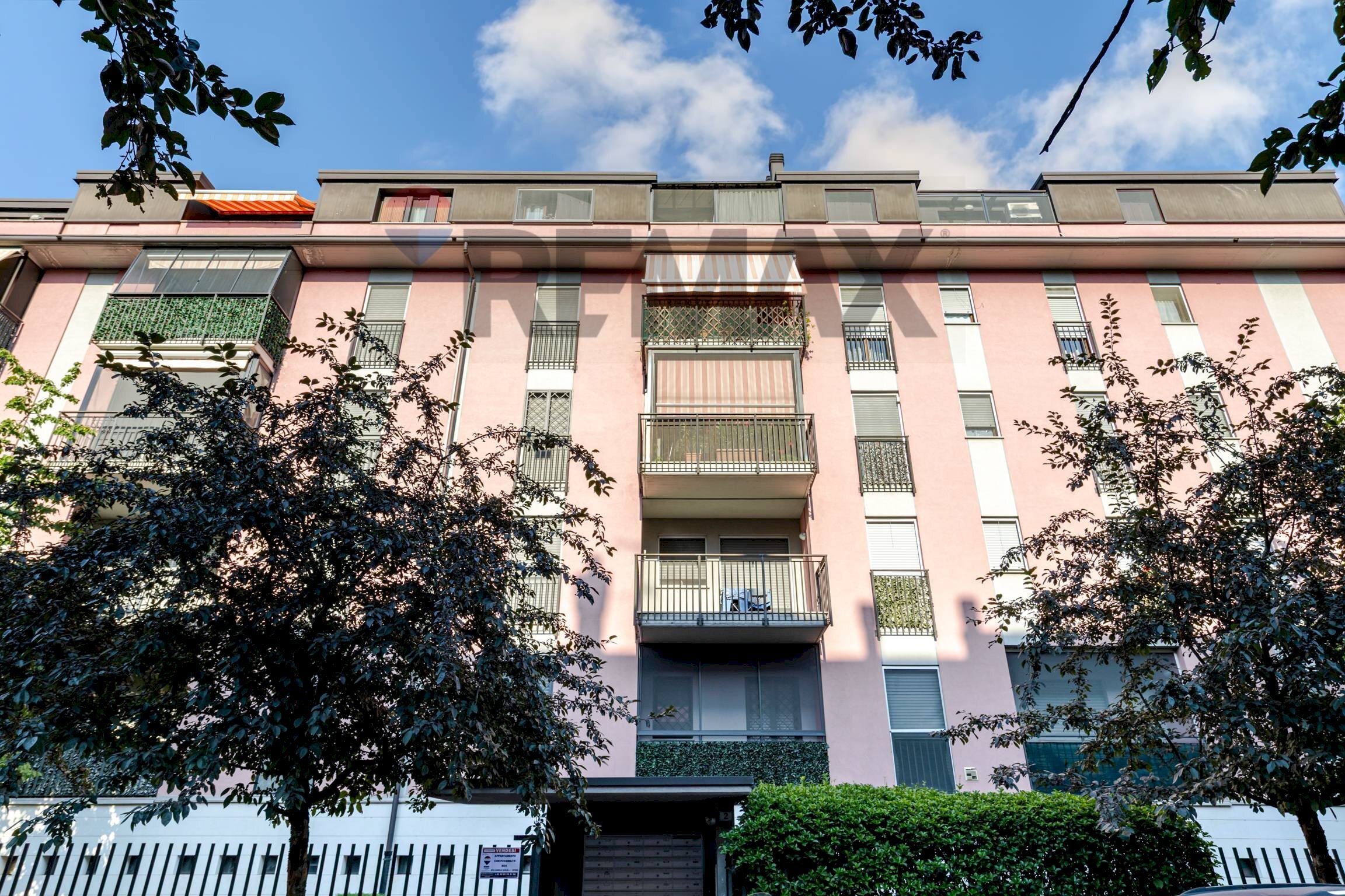 Edificio all\'aperto - Three-room apartment VIA CAMILLO GOLGI
 
2/B, Opera - photo 3