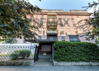 Edificio all\'aperto - Three-room apartment VIA CAMILLO GOLGI
 
2/B, Opera - photo 2