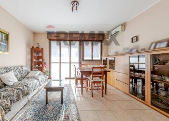 Sala da pranzo - Three-room apartment VIA CAMILLO GOLGI
 
2/B, Opera - photo 11