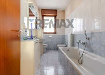 Bagno - Three-room apartment VIA CAMILLO GOLGI
 
2/B, Opera - photo 26