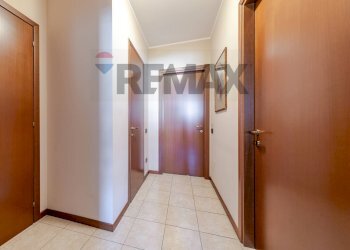 Hall / corridoio - Three-room apartment VIA CAMILLO GOLGI
 
2/B, Opera - photo 32