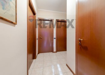 Hall / corridoio - Three-room apartment VIA CAMILLO GOLGI
 
2/B, Opera - photo 33