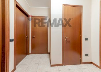 Hall / corridoio - Three-room apartment VIA CAMILLO GOLGI
 
2/B, Opera - photo 34