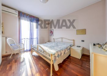Camera / camera da letto - Three-room apartment VIA CAMILLO GOLGI
 
2/B, Opera - photo 35