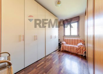 Camera / camera da letto - Three-room apartment VIA CAMILLO GOLGI
 
2/B, Opera - photo 43