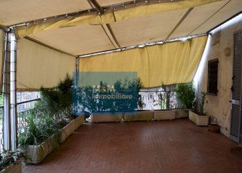 terrazzo a livello della cucina - Stabile - Palazzo via Pelasga
 
45, Cori - foto 24