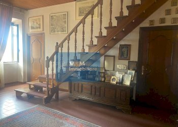 scale di collegamento con zona notte - Stabile - Palazzo via Pelasga
 
45, Cori - foto 43
