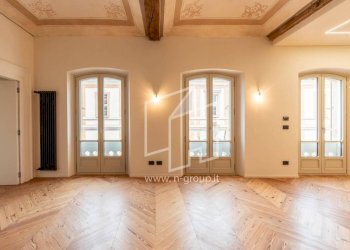 Soggiorno - Appartamento via Roma, 21, Cuneo (zona Centro) - foto 2