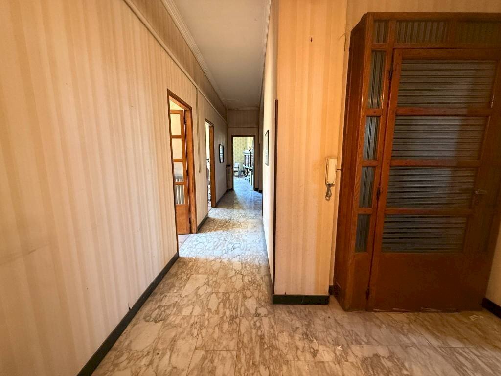 Corridoio - Appartamento via Sebastiano Grandis, 38, Cuneo (zona Centro) - foto 3