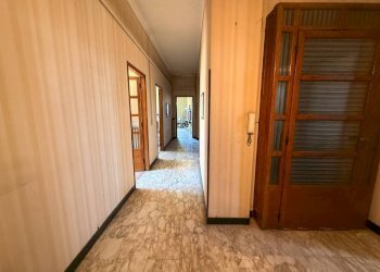 Corridoio - Appartamento via Sebastiano Grandis, 38, Cuneo (zona Centro) - foto 3