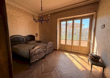 Camera da letto - Appartamento via Sebastiano Grandis, 38, Cuneo (zona Centro) - foto 21