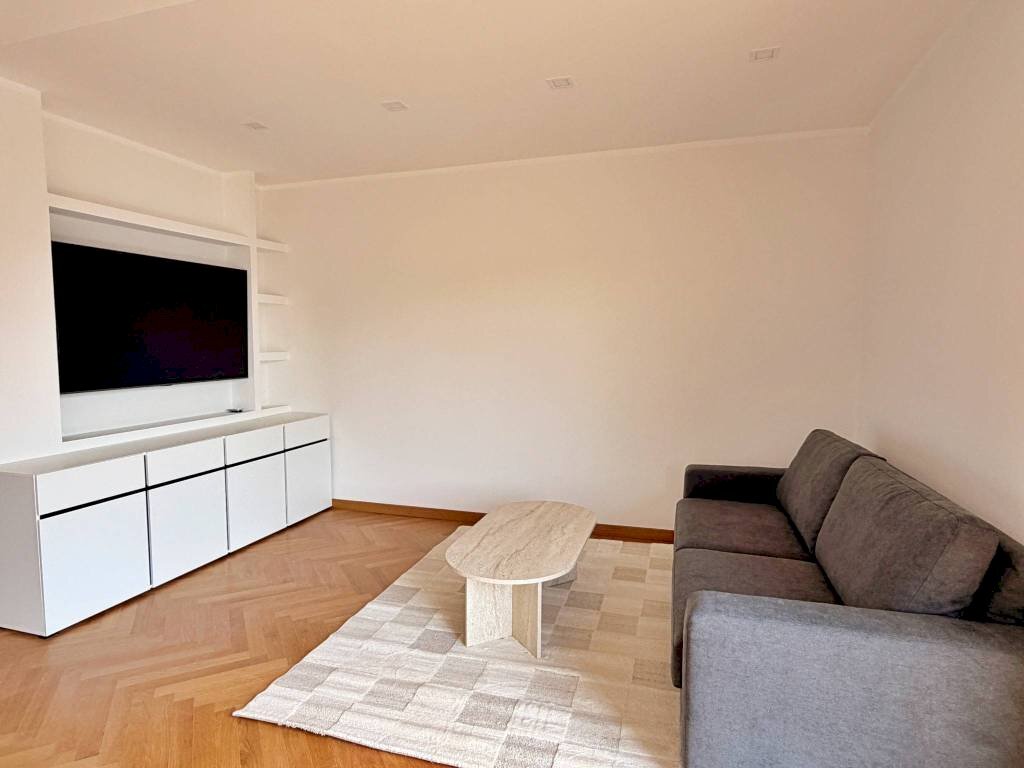Salone - Three-room apartment via delle Montagne Rocciose, Roma (neighborhood EUR) - photo 2