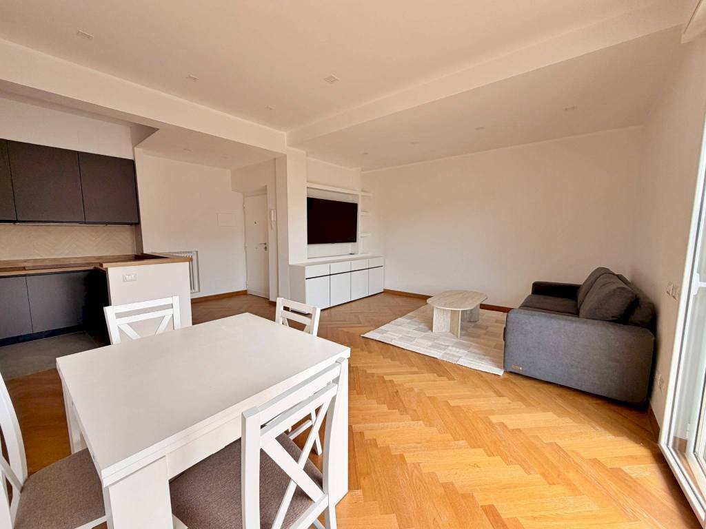 Salone - Three-room apartment via delle Montagne Rocciose, Roma (neighborhood EUR) - photo 3