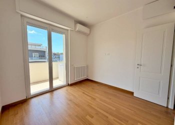 Camera da letto - Three-room apartment via delle Montagne Rocciose, Roma (neighborhood EUR) - photo 25