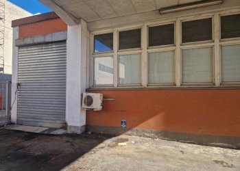 Facciata - Capannone via Alcide De Gasperi, 3, Lainate - foto 2